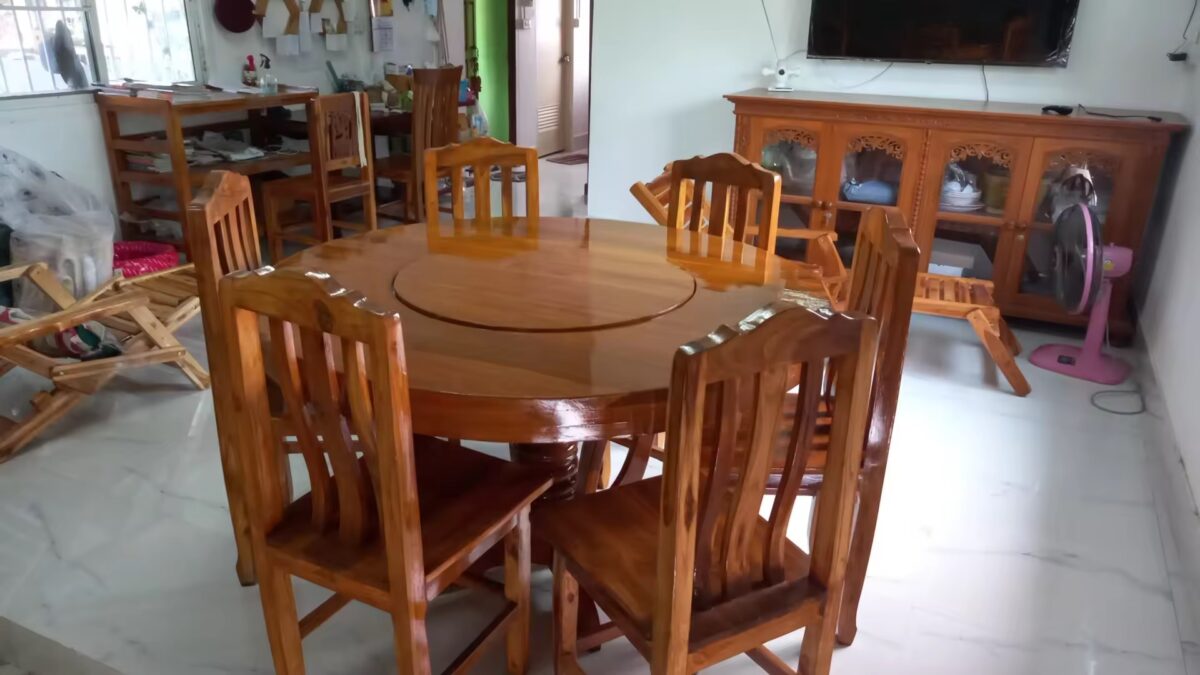 โต๊ะทานอาหารกลมไม้สักทองตรงกลางหมุนได้ขนาด 130 เก้าอี้ 6 ตัว ทำจากไม้สักทอง ทั้งหมด สวยแข็งแรง